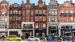 The major loss in UK’s tourism revenue was driven by rising taxes, increasing bureaucracy, cuts to VisitBritain’s budget, the ETA introduction, lack of VAT-free shopping, and growing Air Passenger Duty.